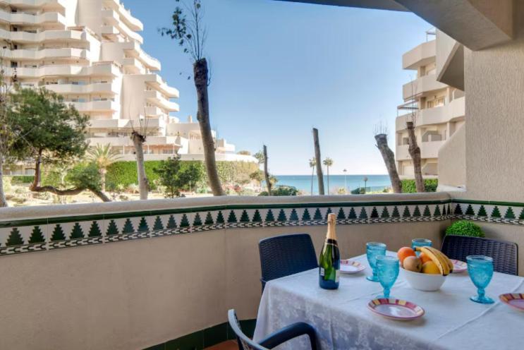Benalbeach Ocean Front Apartment 1Bdr New! Бенальмадена Екстер'єр фото